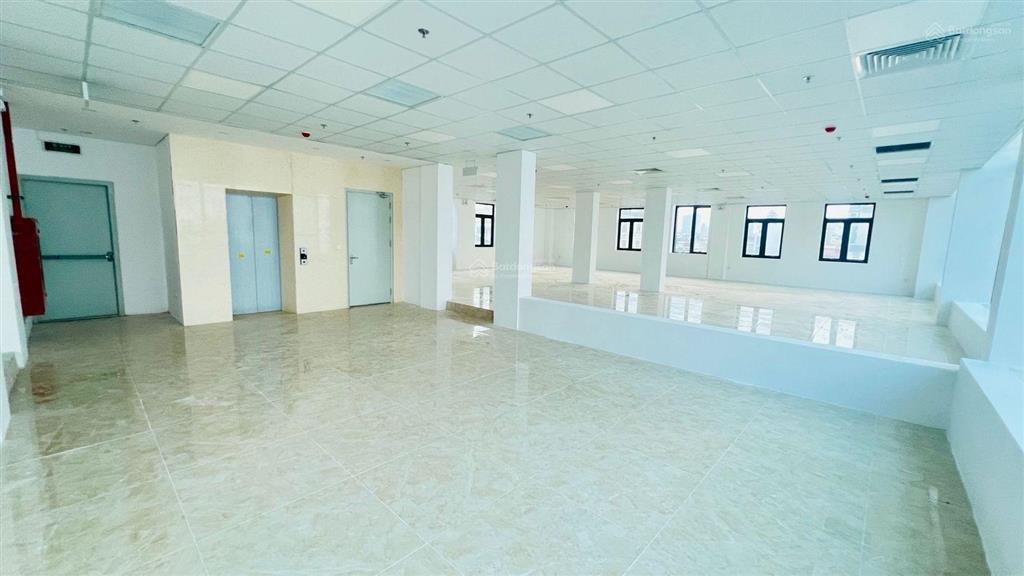 Bán tòa nhà 11 tầng, có 2 hầm, 160m2, mt siêu rộng, vuông đẹp. phù hợp đủ loại hình kinh doanh