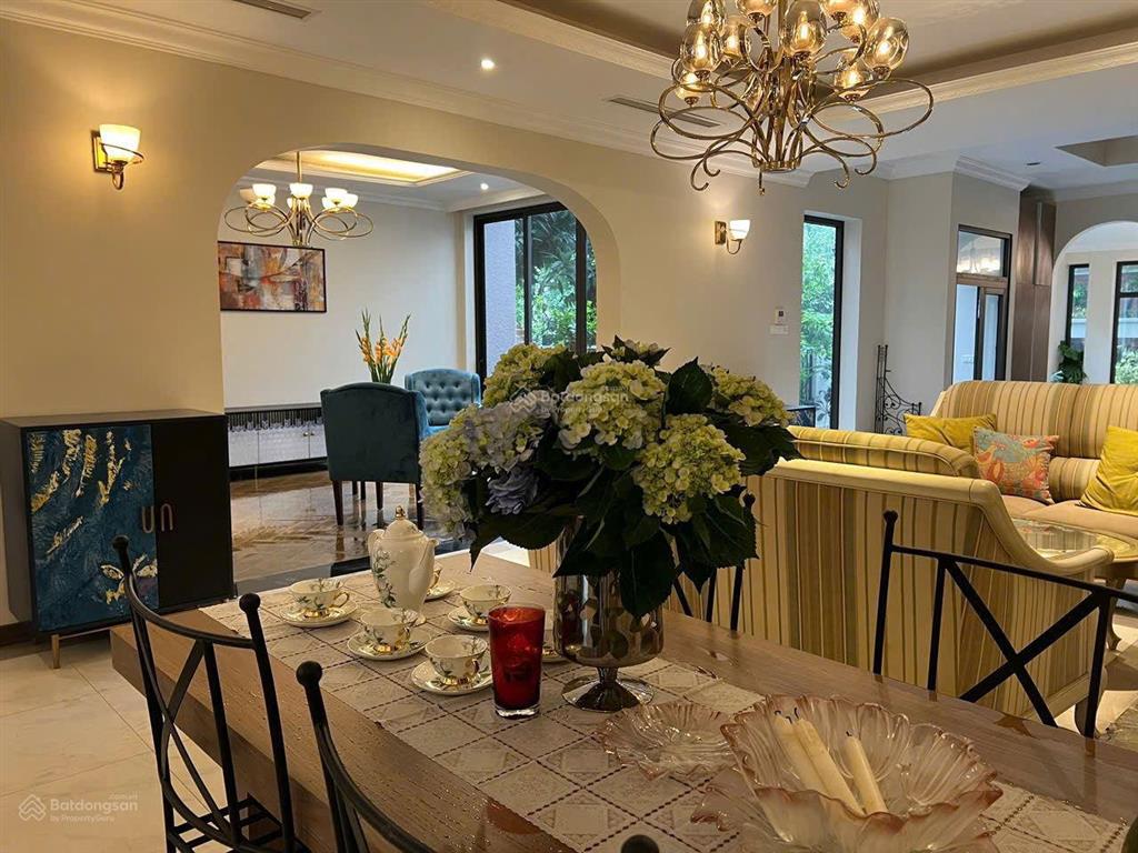 Bán biệt thự lõi ba đình, phố tôn thất thiệp 145m2, 4 tầng siêu vip. phù hợp ở yên tĩnh đẳng cấp.