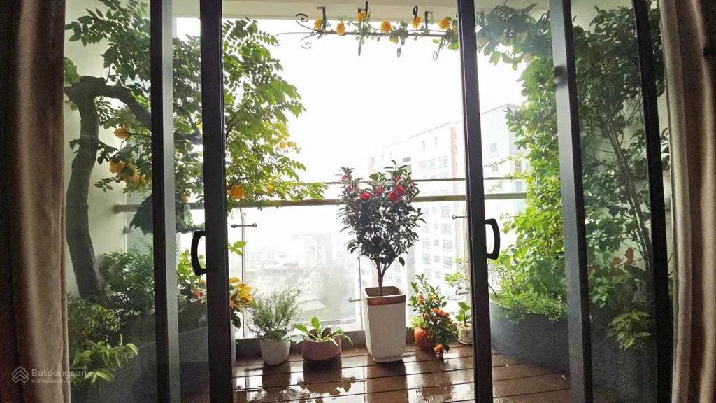 Bán ch 4pn 3wc 172m2, full nội thất siêu nổi bật tòa nhà brg 25 lê văn lương. nhà đã có sổ