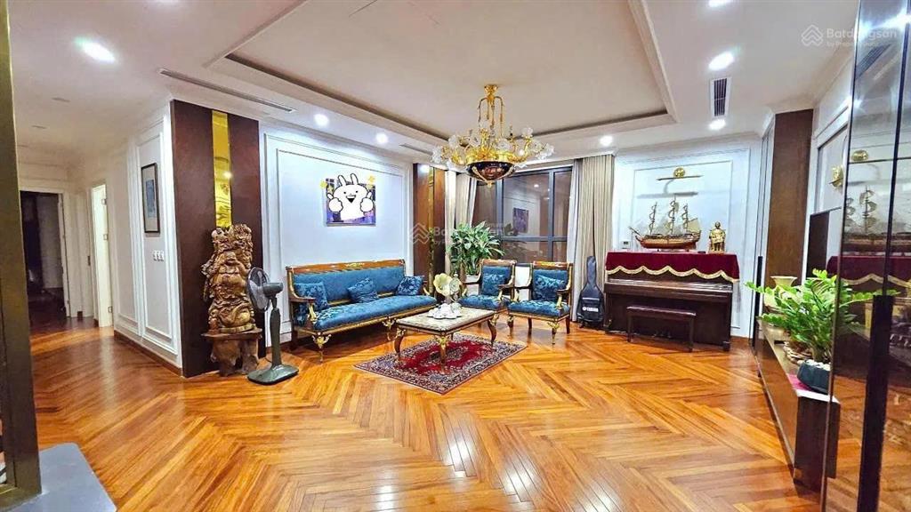 Bán ch 4pn 3wc 172m2, full nội thất siêu nổi bật tòa nhà brg 25 lê văn lương. nhà đã có sổ