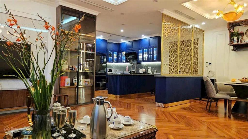 Bán ch 4pn 3wc 172m2, full nội thất siêu nổi bật tòa nhà brg 25 lê văn lương. nhà đã có sổ