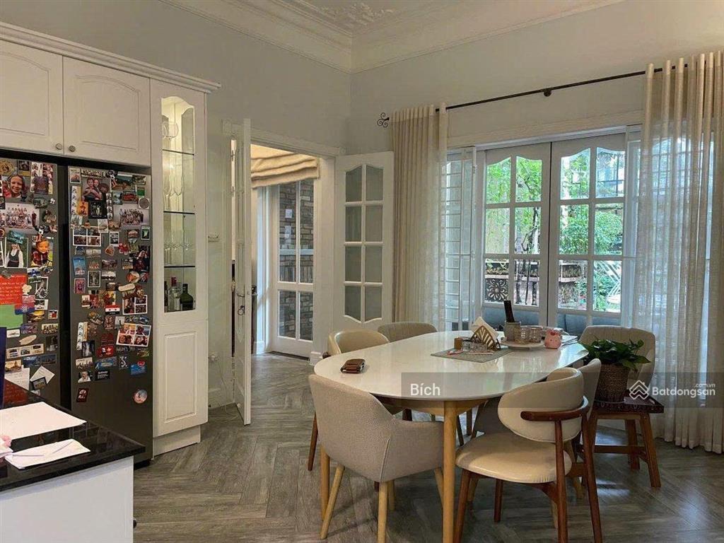 Cần bán gấp biệt thự đơn lập 3 mặt phố linh đàm nổi bật khu vực 250m2, 4 tầng, full nội thất đẹp.