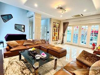Cần bán gấp biệt thự đơn lập 3 mặt phố linh đàm nổi bật khu vực 250m2, 4 tầng, full nội thất đẹp.