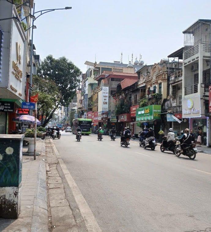 Bán nhà Mặt phố Bạch Mai 92M2- 8T - 45 Tỷ -Sổ đẹp-T.Máy -V.Hè -KD-VP