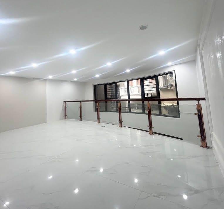Bán nhà mặt phố Lê Thanh Nghị,Hà Nội 123M2 x8T -69 Tỷ-Góc-SPA-Showroom