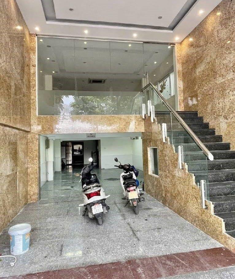 Bán nhà mặt phố Lò Đúc 333m² x5T -179 Tỷ- lô góc -vỉa hè -SPA-Showroom