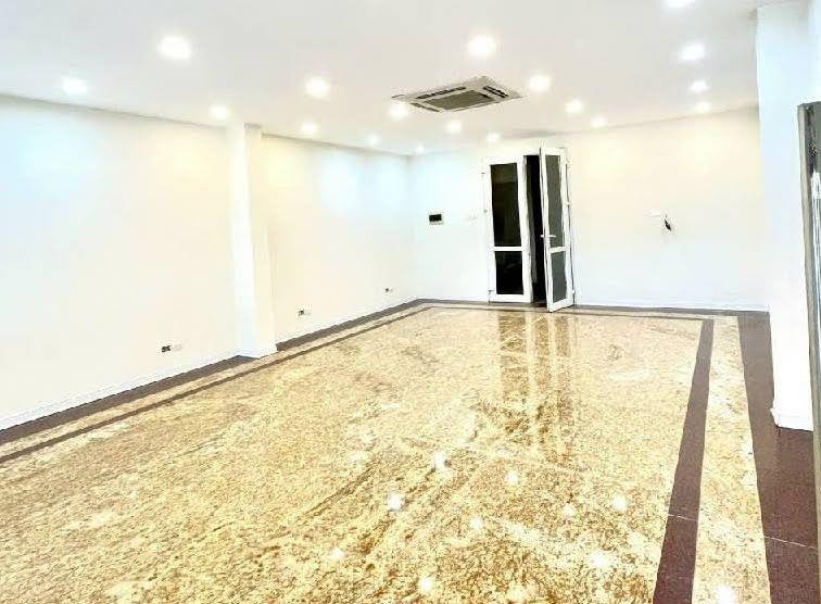 Bán nhà mặt phố Lò Đúc 333m² x5T -179 Tỷ- lô góc -vỉa hè -SPA-Showroom