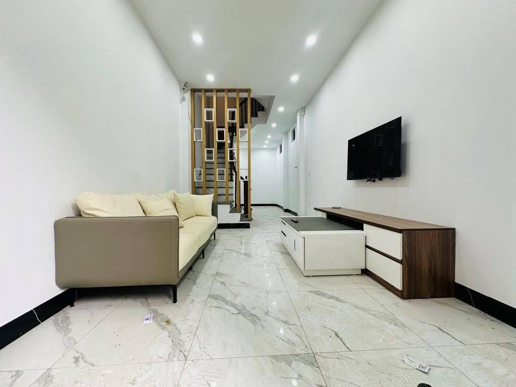 Gấp- Bán nhà Lĩnh Nam  33m² – 4,5 tầng – 7PN – 6 Tỷ – dòng tiền 21tr/T –ngõ đẹp