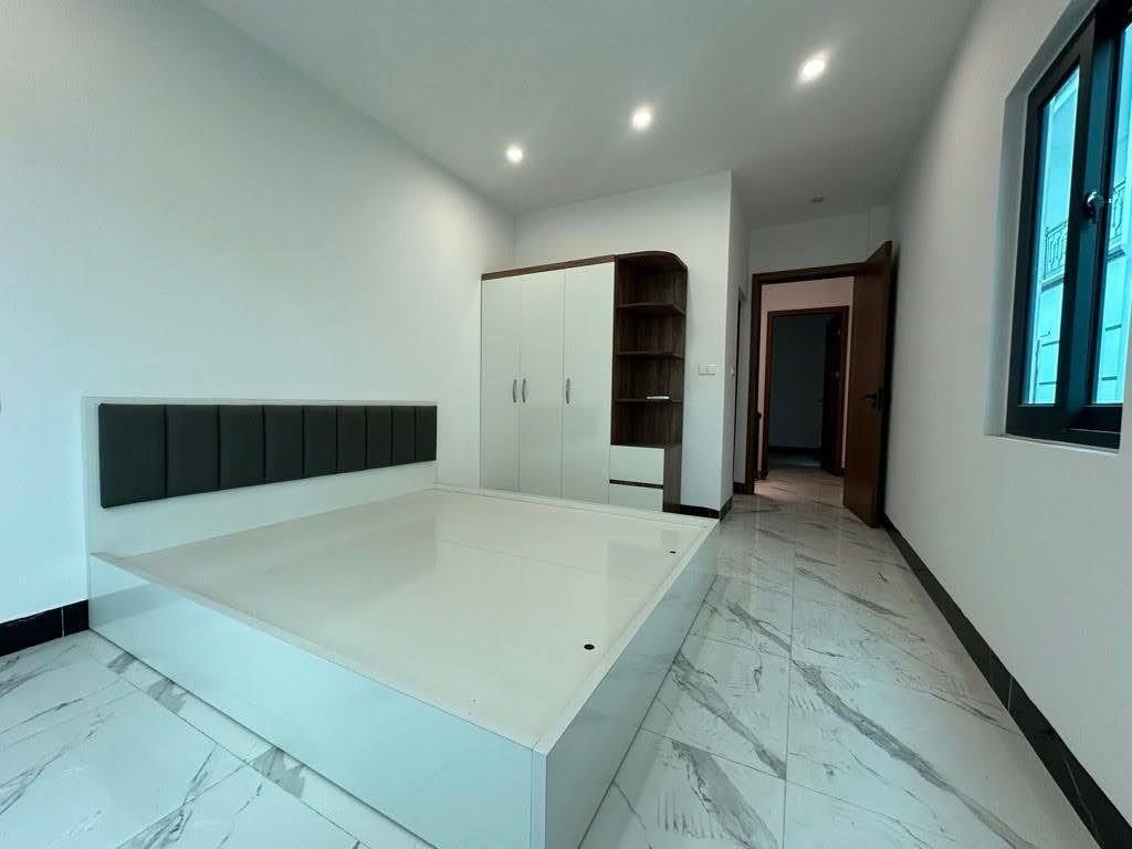 Gấp- Bán nhà Lĩnh Nam  33m² – 4,5 tầng – 7PN – 6 Tỷ – dòng tiền 21tr/T –ngõ đẹp
