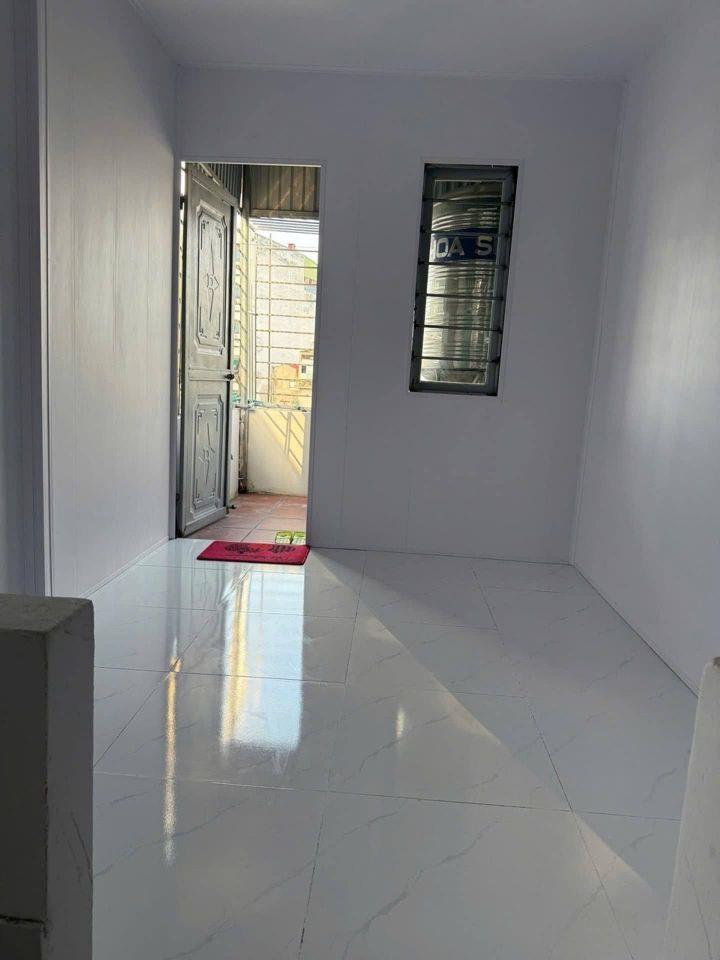 Bán Nhà Lĩnh Nam 20m² X 5 Tầng – 3 Tỷ+ - Full Đồ -Ngõ Nông Rộng