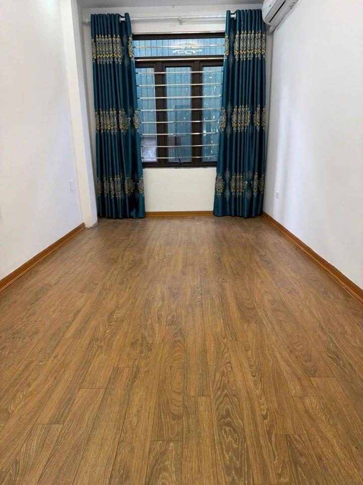 Bán Nhà Lĩnh Nam 20m² X 5 Tầng – 3 Tỷ+ - Full Đồ -Ngõ Nông Rộng