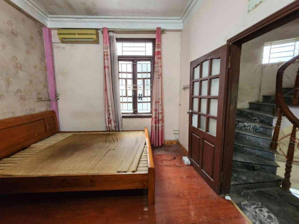 Bán Nhà ngõ 467 Lĩnh Nam  25m² x 4 Tầng – Nhỉnh 4 Tỷ -Lô Góc -Sổ Riêng - Ko QH
