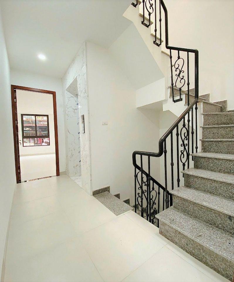 Bán Nhà Phân Lô Minh Khai – Ô Tô Đỗ Cửa – 79m² X 6 Tầng – Thang Máy – 18 Tỷ