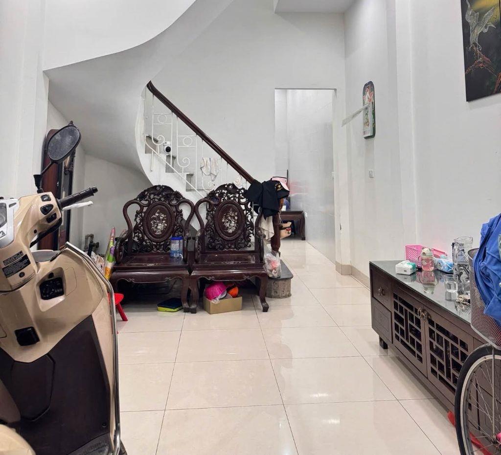 Bán Nhà Lĩnh Nam  – Lô Góc – 31m² × 3 Tầng - 3pn– Nhỉnh 4 Tỷ