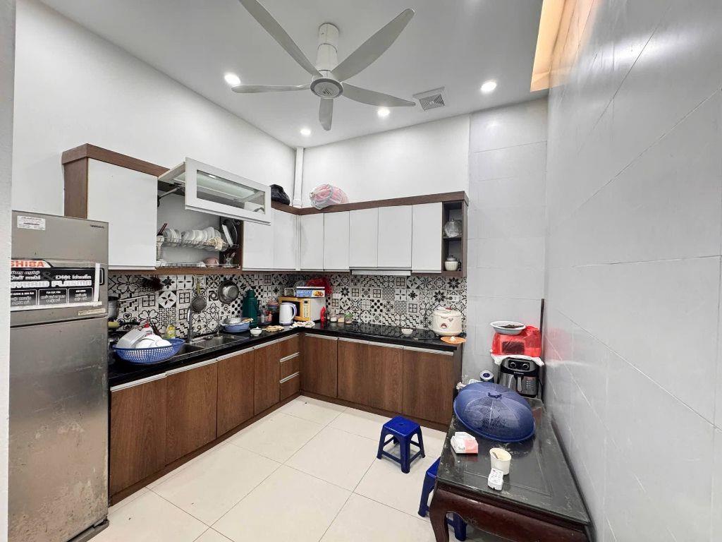Bán Nhà Lĩnh Nam  – Lô Góc – 31m² × 3 Tầng - 3pn– Nhỉnh 4 Tỷ