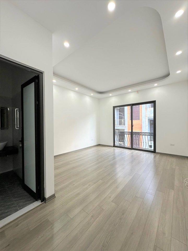  Bán Nhà Phân Lô Bàn Cờ Lĩnh Nam 73m² x 6 Tầng –Ô Tô Tránh – Gara – T.Máy – Định Giá 20 Tỷ