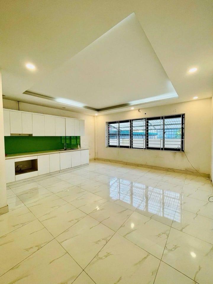 BÁN NHÀ PHÂN LÔ LĨNH NAM 140M² x 6 TẦNG – 30 TỶ- DT 200Tr– Ô TÔ TRÁNH ĐỖ – Vỉa Hè  