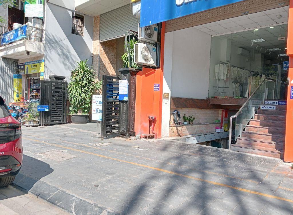 TÒA NHÀ THƯƠNG HIỆU MẶT PHỐ TÔN ĐỨC THẮNG 200M² x 9 TẦNG – HẦM -140 TỶ-DT 500 TRIỆU