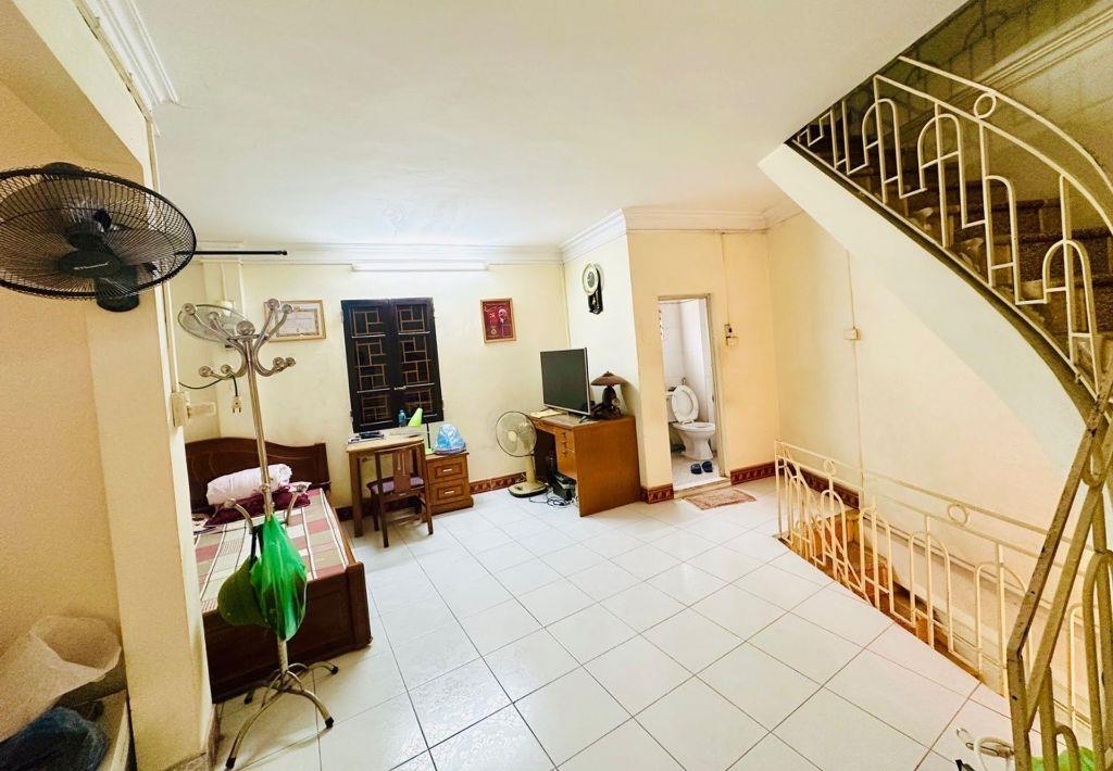 2 TỶ –BÁN  NHÀ TÂN MAI 35M² × 3 TẦNG – LÔ GÓC – HÀNG HIẾM 