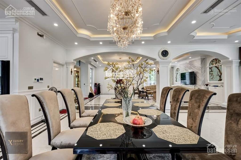 Chính chủ cần bán căn biệt thự trong bán đảo linh đàm 326m2 4 tầng mt 13m giá 52 tỷ. 0845 330 ***