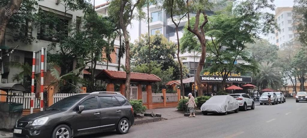 Chính chủ cần bán biệt thự 225m2x5t  thang máy  kinh doanh  có hầm 49.5 tỷ.  0845 330 ***