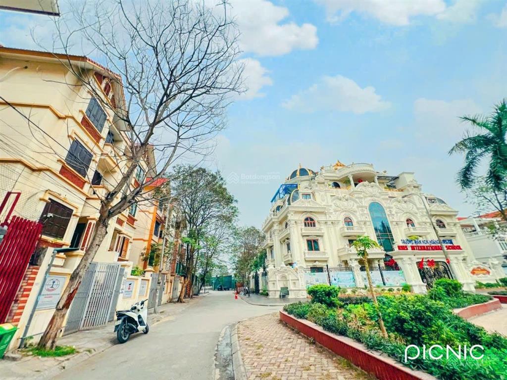 Giảm 5 tỷ! chủ cần bán căn bt góc 380m2 xây 4 tầng, mặt tiền 45m giá 59 tỷ.  0845 330 ***