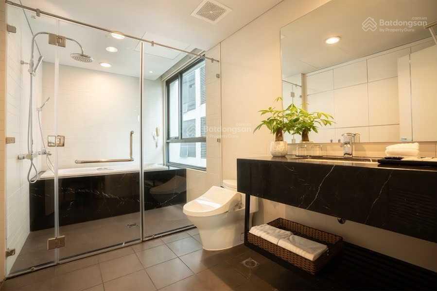Bán khách sạn 3* phố duy tân  cầu giấy 850m2 xây 15 tầng mặt tiền 38m giá 350 tỷ