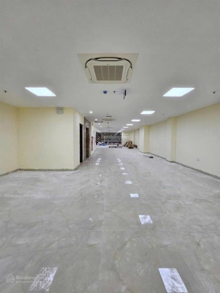 Nhà mặt phố duy tân  chỉ 60 tỷ  vỉa hè 10m, lòng phố rộng 45m  kinh doanh nổi bật cầu giấy