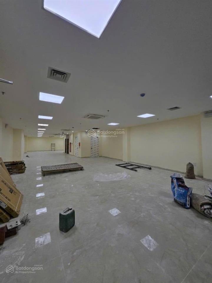 Nhà mặt phố duy tân  chỉ 60 tỷ  vỉa hè 10m, lòng phố rộng 45m  kinh doanh nổi bật cầu giấy