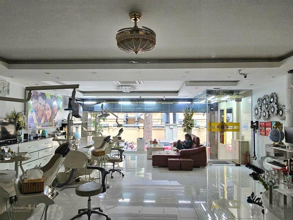 Phố vip nguyễn hoàng  toà nhà đẹp bề thế 9 tầng dt 145m2  mt 7m giá 80 tỷ
