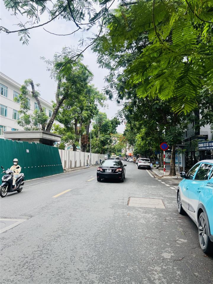 Ở là sướng  nhà hoa lư 62,6m x 5t giá 22.9 tỷ  ô tô vào tận cửa  2p ra công viên thống nhất