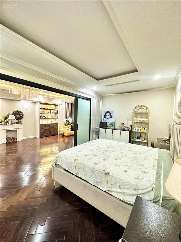 Ở là sướng  nhà hoa lư 62,6m x 5t giá 22.9 tỷ  ô tô vào tận cửa  2p ra công viên thống nhất