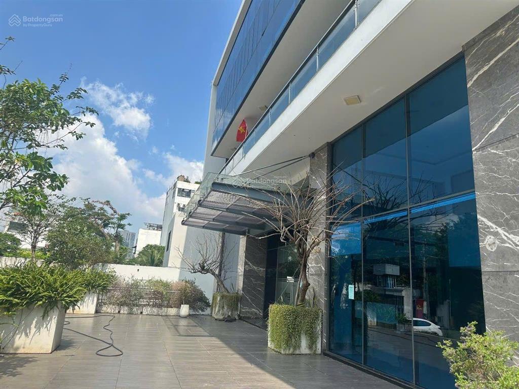 Hiếm nhà dt lớn 3000m2, 4 tầng thang máy 23  25 xuân thủy ngay khu phố tây