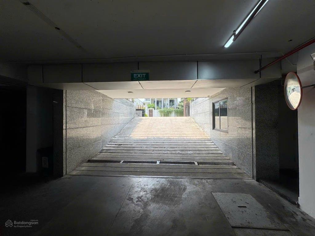 Hiếm nhà dt lớn 3000m2, 4 tầng thang máy 23  25 xuân thủy ngay khu phố tây