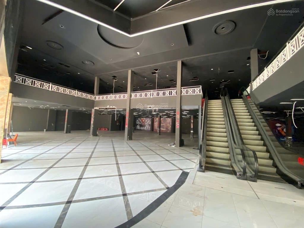 Nhà 30x65m, 2100m2 sàn suốt, trần cao 5m, mt cộng hoà gần pico plaza  158tr