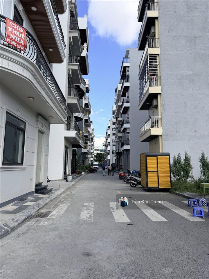 Lô góc xây mới thang máy full đồ 40m2 x 6 tầng tuyến 2 lê quang đạo