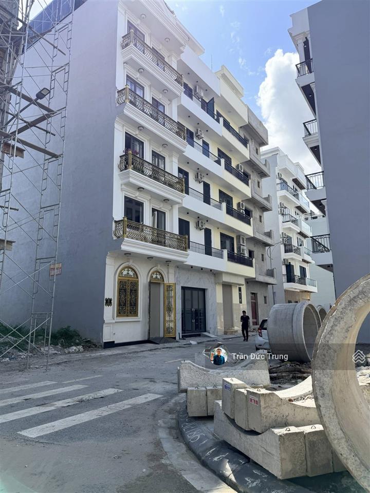 Lô góc xây mới thang máy full đồ 40m2 x 6 tầng tuyến 2 lê quang đạo