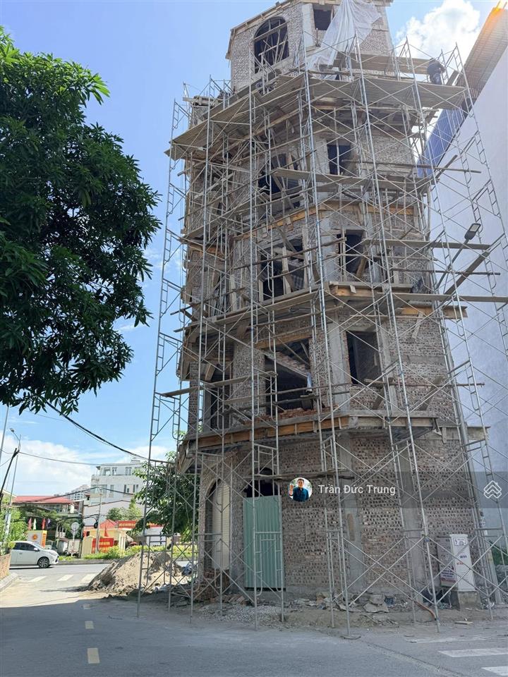 Lô góc xây mới thang máy full đồ 40m2 x 6 tầng tuyến 2 lê quang đạo