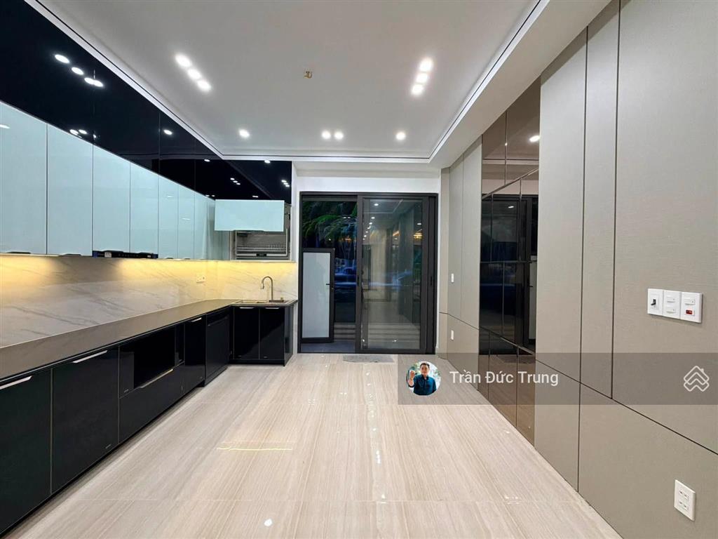Nhà phố thiên lôi khu tđc ngay gần aeon mall dt 60m2 5 tầng thang máy