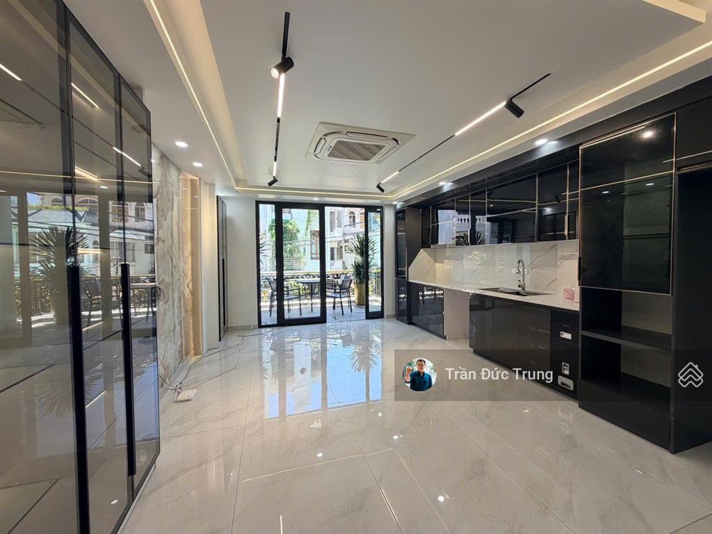 Mặt đường khu chợ hàng xây mới 5 tầng thang máy 90m2 full đồ