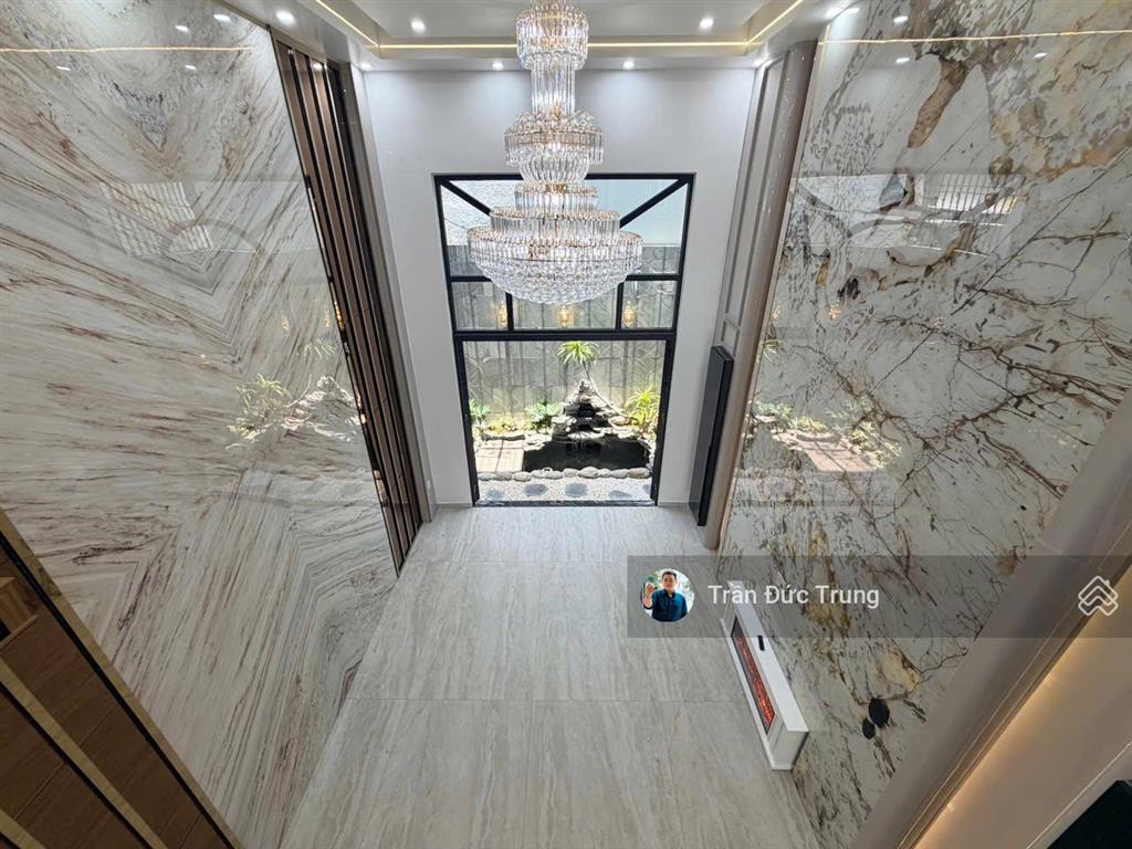 Mặt đường khu chợ hàng xây mới 5 tầng thang máy 90m2 full đồ