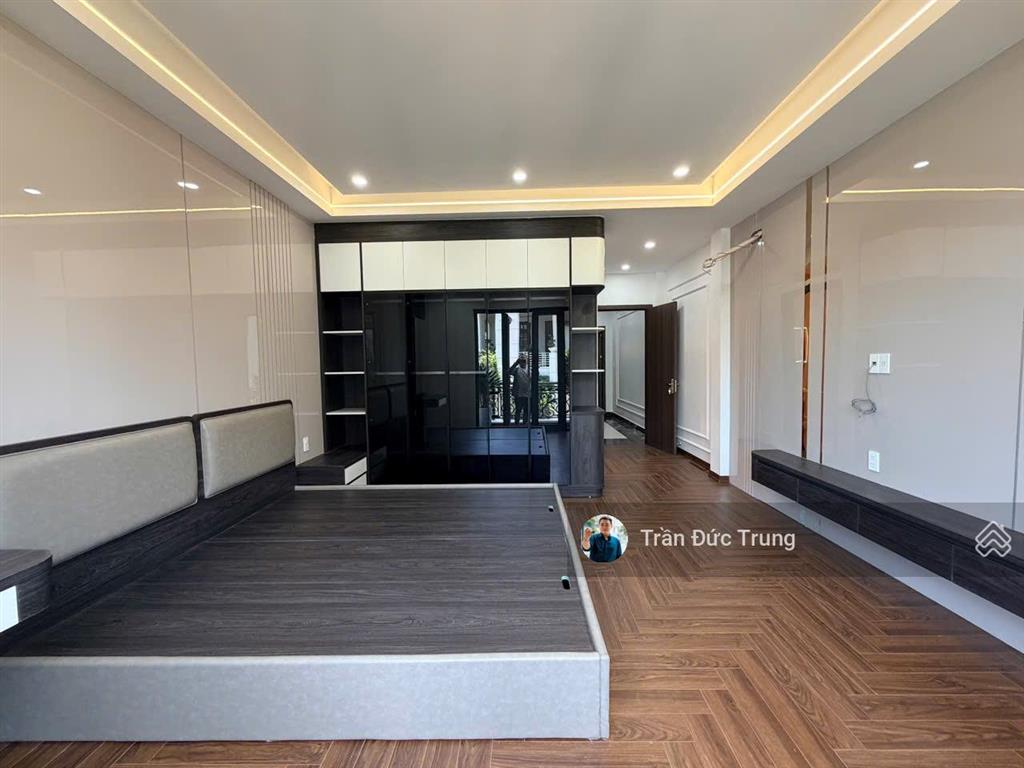 Mặt đường khu chợ hàng xây mới 5 tầng thang máy 90m2 full đồ