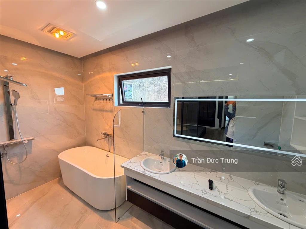 Mặt đường khu chợ hàng xây mới 5 tầng thang máy 90m2 full đồ