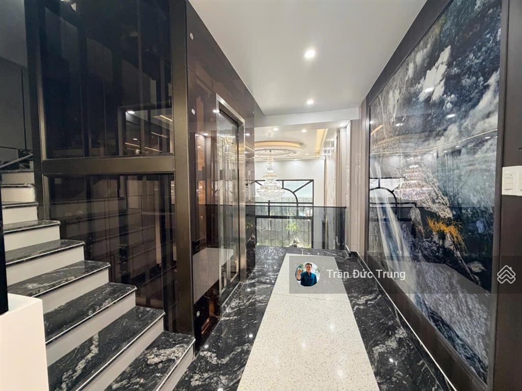 Mặt đường khu chợ hàng xây mới 5 tầng thang máy 90m2 full đồ