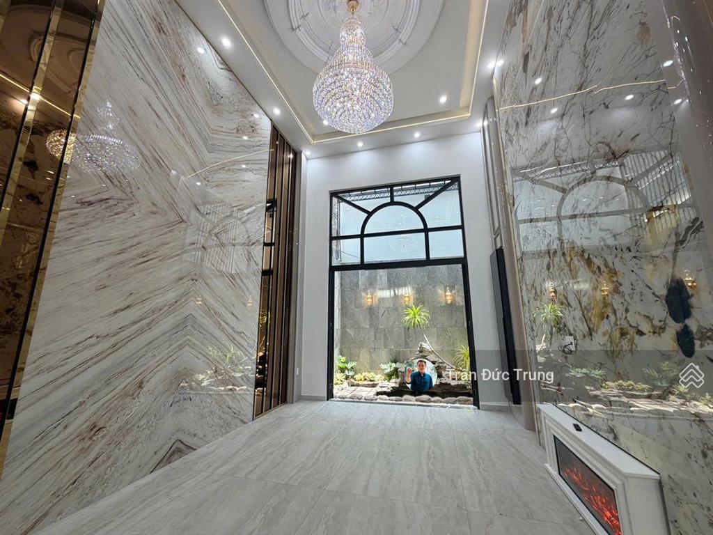 Mặt đường khu chợ hàng xây mới 5 tầng thang máy 90m2 full đồ
