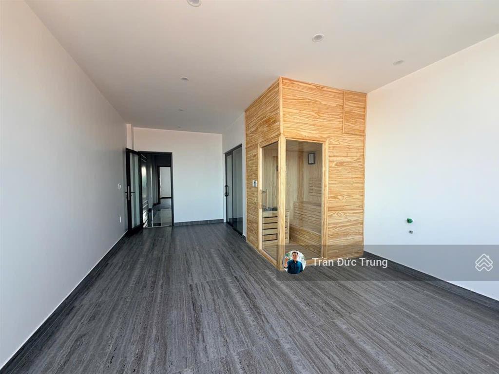 Mặt đường khu chợ hàng xây mới 5 tầng thang máy 90m2 full đồ