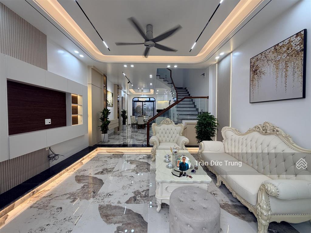 Khu trần nguyên hãn 4 tầng xây mới sân cổng 78m2