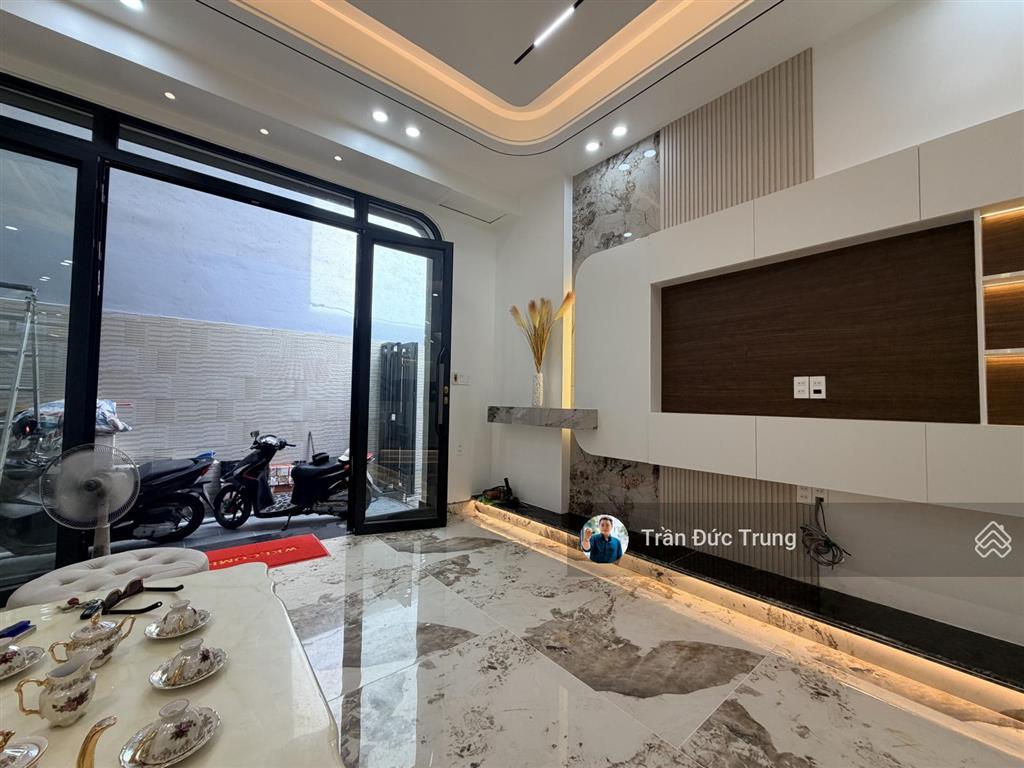 Khu trần nguyên hãn 4 tầng xây mới sân cổng 78m2