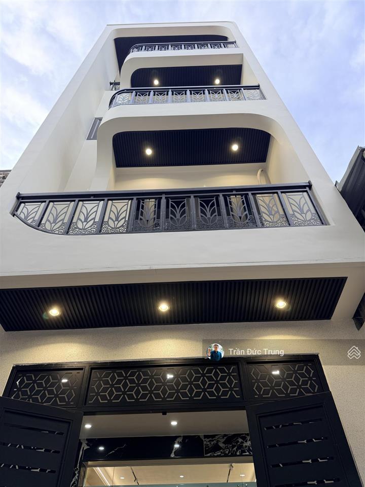 80m2 xây mới nguyễn tường loan  tnh full nội thất 4 tầng có sân vườn hồ cá koi siêu chill