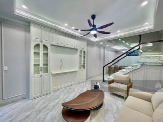 Cách mặt đường thiên lôi chỉ đúng vài bước chân xây mới 4 tầng 56m2 sân cổng